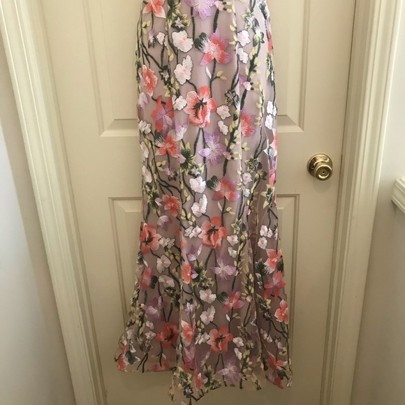 Sequin Hearts Mermaid Gown with Embroidered Floral Mesh Overlay. Sz 7 - Picture 9 of 10